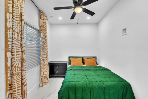 House in Miami, Florida 4 bedrooms, 122.91 sq.m. № 2013578 - photo 21