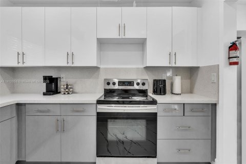 House in Miami, Florida 4 bedrooms, 122.91 sq.m. № 2013578 - photo 18