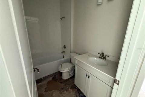 House in Apopka, Florida 4 bedrooms, 228.73 sq.m. № 1718004 - photo 8
