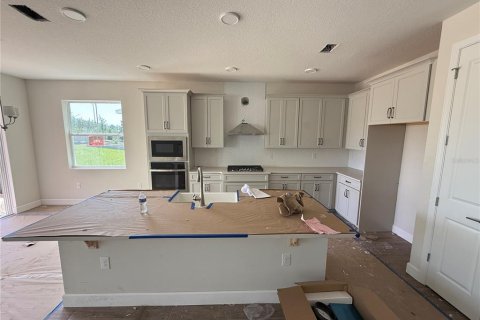 House in Apopka, Florida 4 bedrooms, 228.73 sq.m. № 1718004 - photo 5