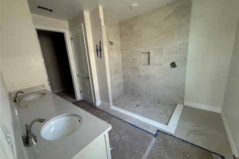 House in Apopka, Florida 4 bedrooms, 228.73 sq.m. № 1718004 - photo 7