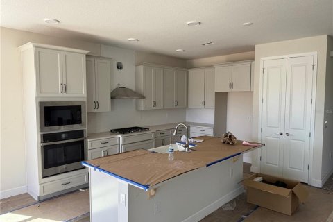 House in Apopka, Florida 4 bedrooms, 228.73 sq.m. № 1718004 - photo 4