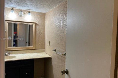 Снять в аренду кондоминиум в Лодерхилл, Флорида 2 спальни, 102.19м2, № 2079908 - фото 13