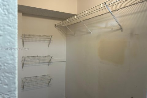 Снять в аренду кондоминиум в Лодерхилл, Флорида 2 спальни, 102.19м2, № 2079908 - фото 18