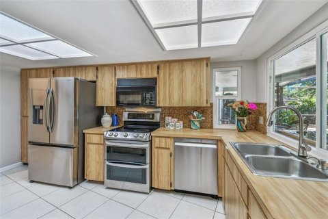 House in Dunedin, Florida 4 bedrooms, 218.97 sq.m. № 1903096 - photo 9