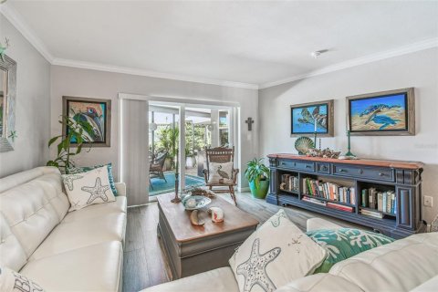 House in Dunedin, Florida 4 bedrooms, 218.97 sq.m. № 1903096 - photo 6