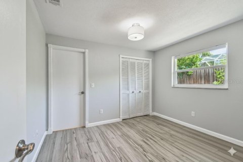 House in Dunedin, Florida 4 bedrooms, 218.97 sq.m. № 1903096 - photo 16