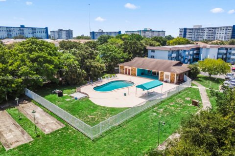 Condominio en venta en Hollywood, Florida, 2 dormitorios, 83.61 m2 № 2190005 - foto 28