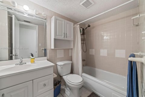 Condominio en venta en Hollywood, Florida, 2 dormitorios, 83.61 m2 № 2190005 - foto 21