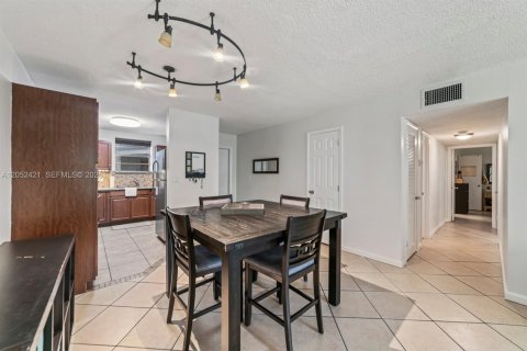 Condominio en venta en Hollywood, Florida, 2 dormitorios, 83.61 m2 № 2190005 - foto 9