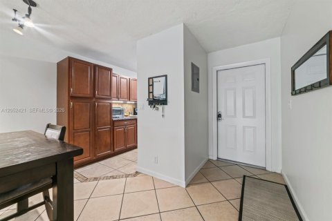 Condominio en venta en Hollywood, Florida, 2 dormitorios, 83.61 m2 № 2190005 - foto 2
