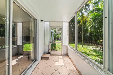 Condominio en venta en Hollywood, Florida, 2 dormitorios, 83.61 m2 № 2190005 - foto 13