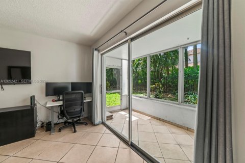 Condominio en venta en Hollywood, Florida, 2 dormitorios, 83.61 m2 № 2190005 - foto 12