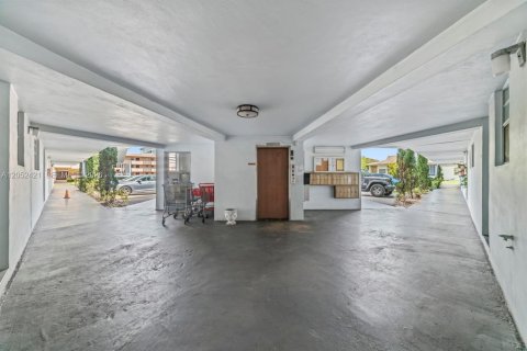 Condominio en venta en Hollywood, Florida, 2 dormitorios, 83.61 m2 № 2190005 - foto 23