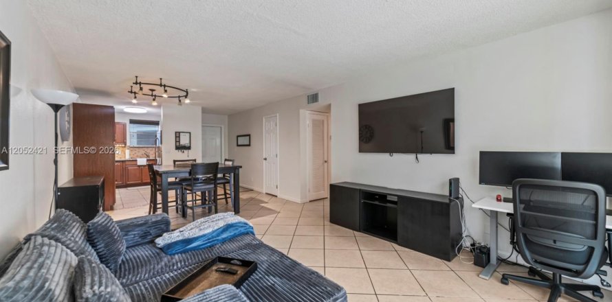 Condominio en Hollywood, Florida, 2 dormitorios  № 2190005