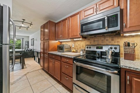 Condominio en venta en Hollywood, Florida, 2 dormitorios, 83.61 m2 № 2190005 - foto 8
