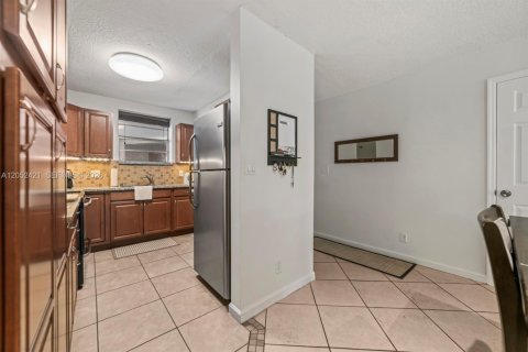 Condominio en venta en Hollywood, Florida, 2 dormitorios, 83.61 m2 № 2190005 - foto 5