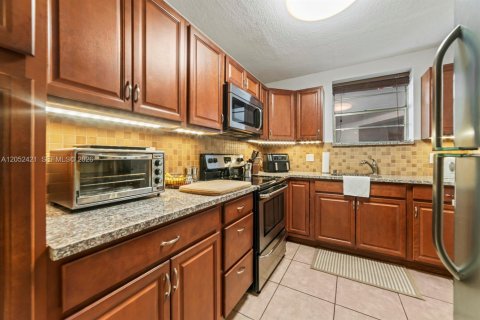 Condominio en venta en Hollywood, Florida, 2 dormitorios, 83.61 m2 № 2190005 - foto 6