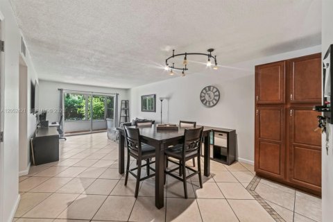 Condominio en venta en Hollywood, Florida, 2 dormitorios, 83.61 m2 № 2190005 - foto 3