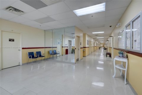 Condominio en venta en Pembroke Pines, Florida, 1 dormitorio, 83.61 m2 № 1372701 - foto 19