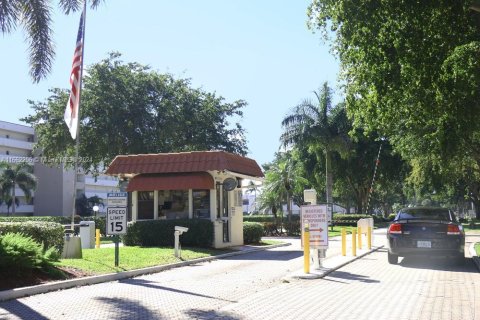 Condominio en venta en Pembroke Pines, Florida, 1 dormitorio, 83.61 m2 № 1372701 - foto 21