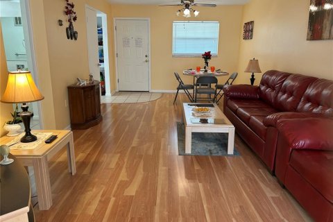 Condo in Clearwater, Florida, 1 bedroom  № 1663100 - photo 9