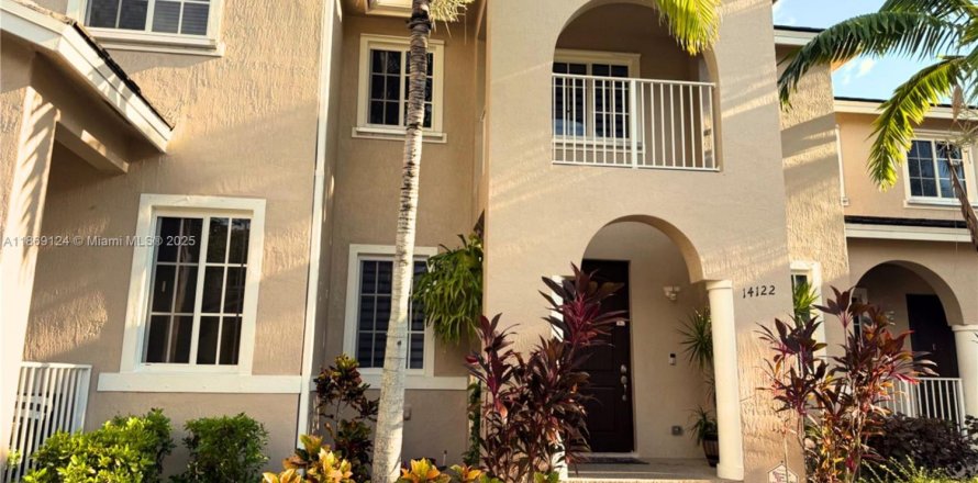 Adosado en Homestead, Florida 3 dormitorios, 146.79 m2 № 1926682