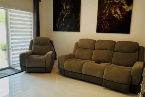 Adosado en venta en Homestead, Florida, 3 dormitorios, 146.79 m2 № 1926682 - foto 7