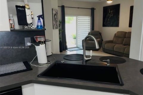 Adosado en venta en Homestead, Florida, 3 dormitorios, 146.79 m2 № 1926682 - foto 27