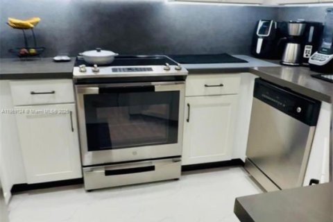Adosado en venta en Homestead, Florida, 3 dormitorios, 146.79 m2 № 1926682 - foto 11