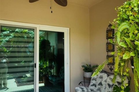 Adosado en venta en Homestead, Florida, 3 dormitorios, 146.79 m2 № 1926682 - foto 3