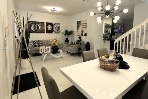 Adosado en venta en Homestead, Florida, 3 dormitorios, 146.79 m2 № 1926682 - foto 12