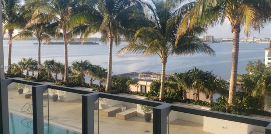 Condo in Miami, Florida, 1 bedroom № 2035610