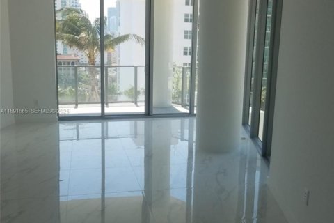 Condo in Miami, Florida, 1 bedroom № 2035610 - photo 4