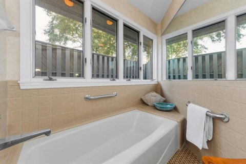 House in Seminole, Florida 3 bedrooms, 163.88 sq.m. № 1843460 - photo 24
