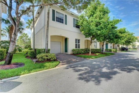 Touwnhouse à vendre à Pompano Beach, Floride: 3 chambres, 189.15 m2 № 1965205 - photo 1
