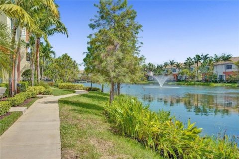 Touwnhouse à vendre à Pompano Beach, Floride: 3 chambres, 189.15 m2 № 1965205 - photo 2