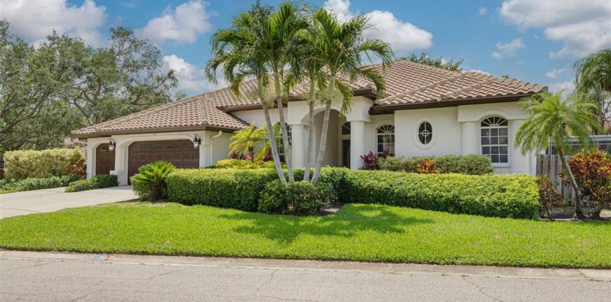 Casa en Saint Petersburg, Florida 5 dormitorios, 271.74 m2 № 1685486