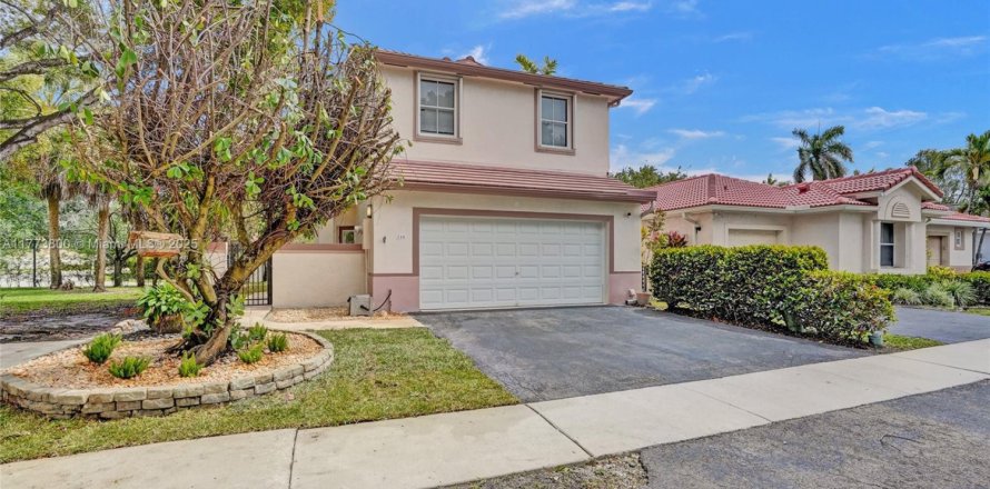 House in Plantation, Florida 4 bedrooms, 167.97 sq.m. № 1934674