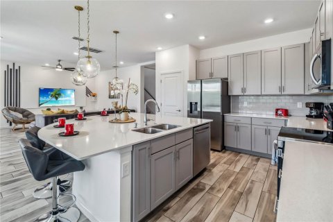 Casa en venta en Kissimmee, Florida, 6 dormitorios, 330.92 m2 № 1680474 - foto 12