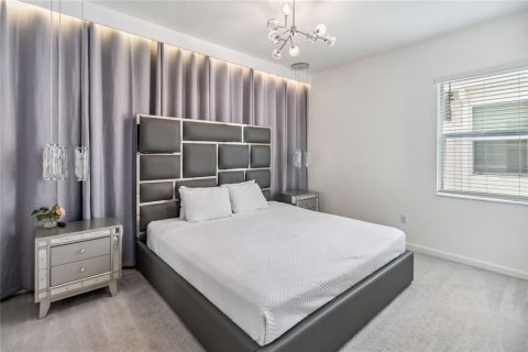 Casa en venta en Kissimmee, Florida, 6 dormitorios, 330.92 m2 № 1680474 - foto 25