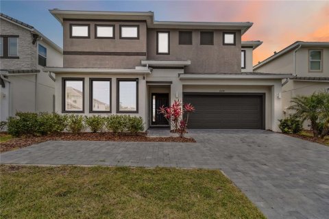 Casa en venta en Kissimmee, Florida, 6 dormitorios, 330.92 m2 № 1680474 - foto 1