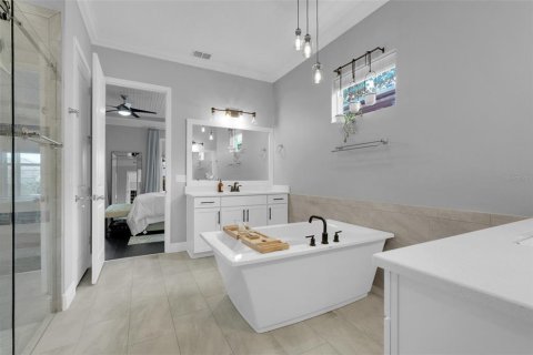 House in Winter Garden, Florida 5 bedrooms, 399.94 sq.m. № 2266999 - photo 28