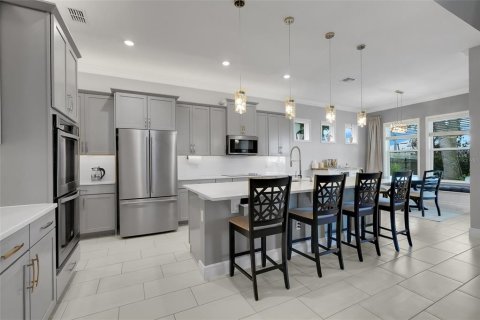 House in Winter Garden, Florida 5 bedrooms, 399.94 sq.m. № 2266999 - photo 19