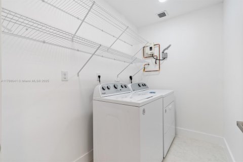 Купить коммерческую недвижимость в Форт-Лодердейл, Флорида 300.26м2, № 1726991 - фото 24