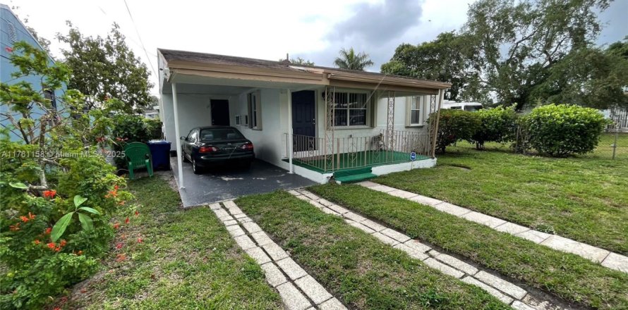 House in Miami, Florida 2 bedrooms, 85.75 sq.m. № 1714950