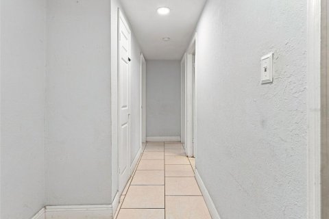Villa ou maison à vendre à Tampa, Floride: 4 chambres, 163.51 m2 № 2316492 - photo 15