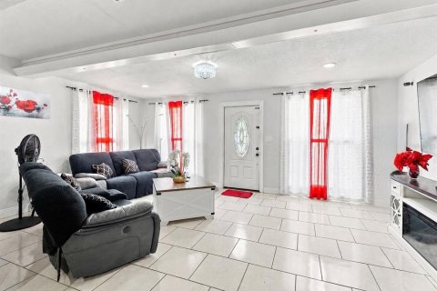 Villa ou maison à vendre à Tampa, Floride: 4 chambres, 163.51 m2 № 2316492 - photo 6