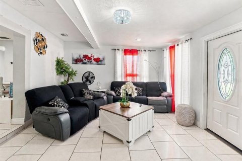 Villa ou maison à vendre à Tampa, Floride: 4 chambres, 163.51 m2 № 2316492 - photo 5