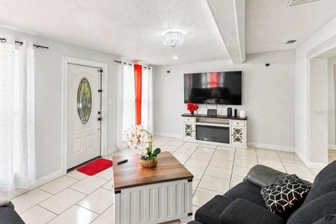 Villa ou maison à vendre à Tampa, Floride: 4 chambres, 163.51 m2 № 2316492 - photo 4